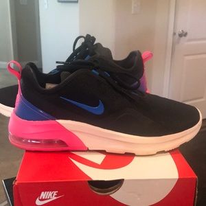 Women’s Nike Air Max Motion 2